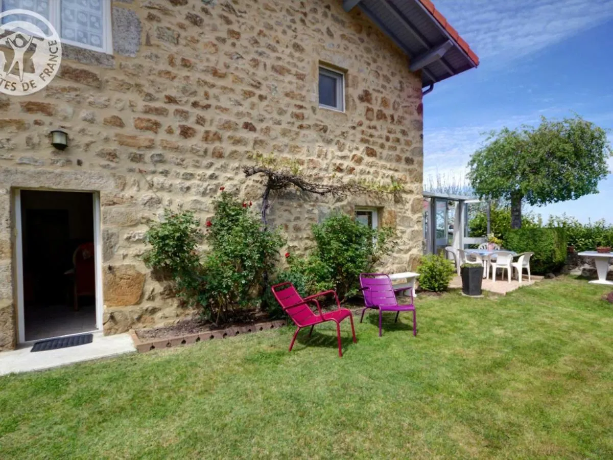 Gite De Charme A Marols Avec Jardin, Cheminee, Wifi Et Equipements Pour Toute La Famille - Fr-1-496-2 0*,  France